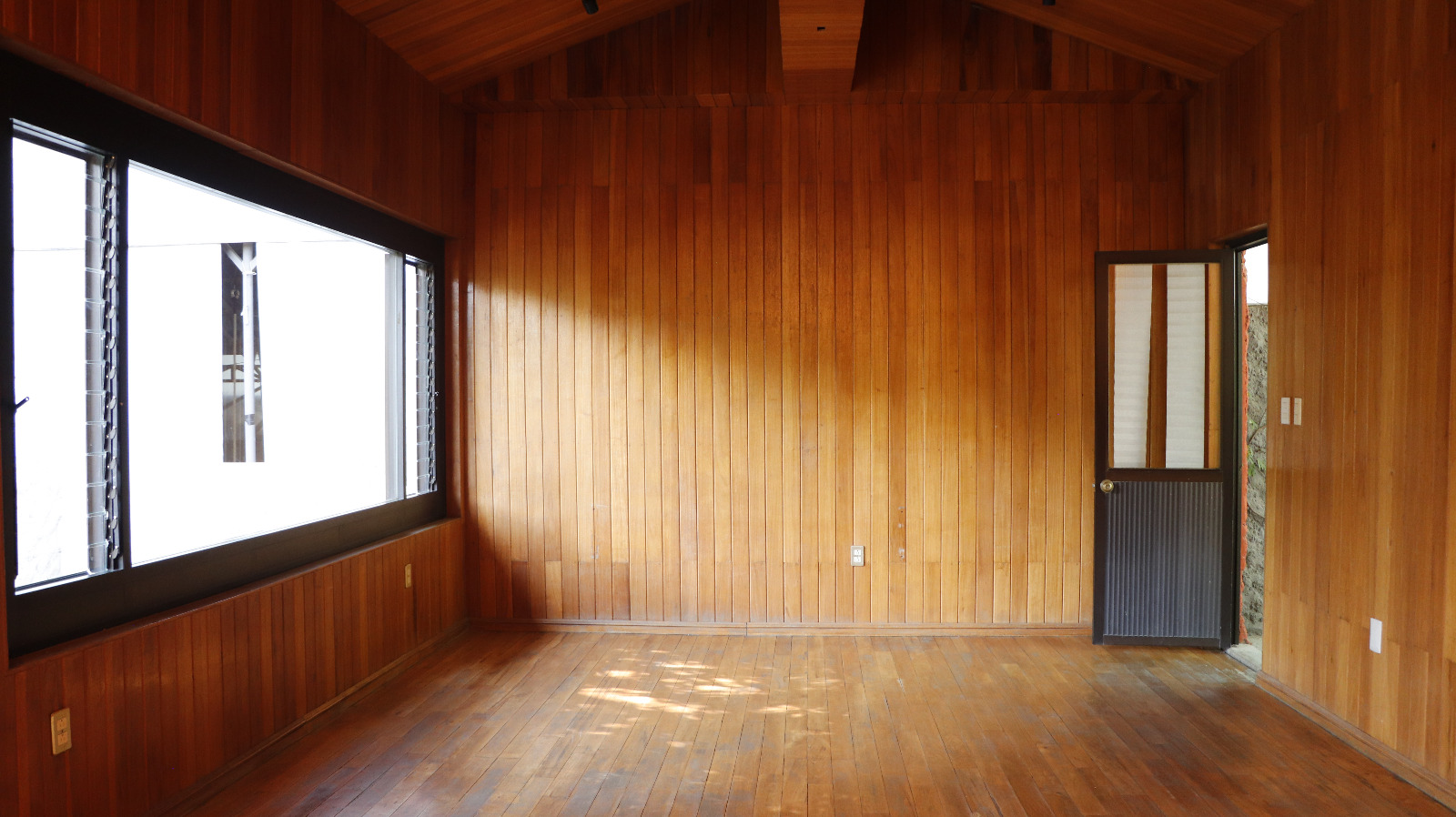 COMMERCIAL HOUSE FOR RENT IN BRENAMIEL OAXACA